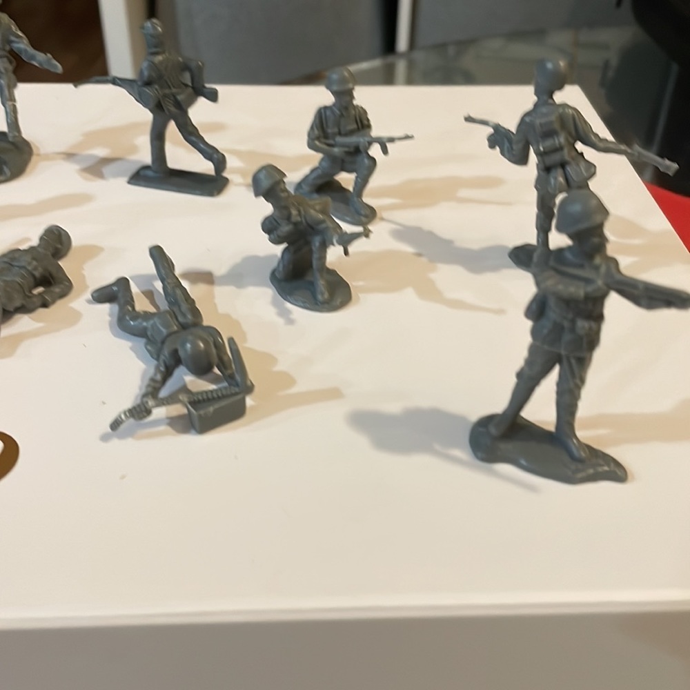 Plastic army - Picture 3 of 5